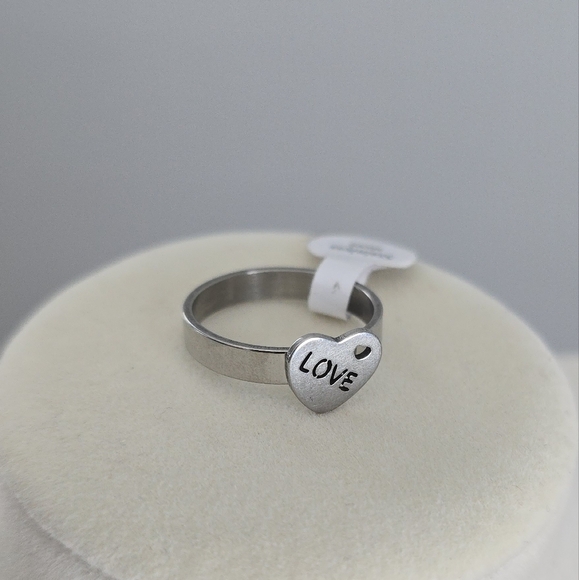 Stainless steel Heart Love Ring NEW size 10 - Picture 6 of 6